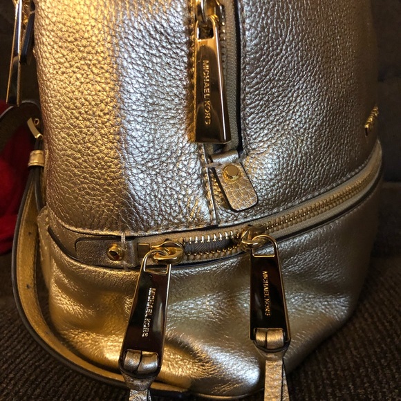 Gold backpack - Picture 2 of 4